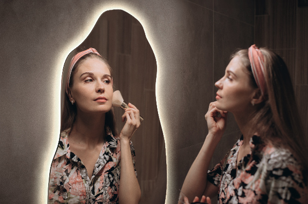 Onregelmatige spiegel met led moderne decoratie 40x80 cm