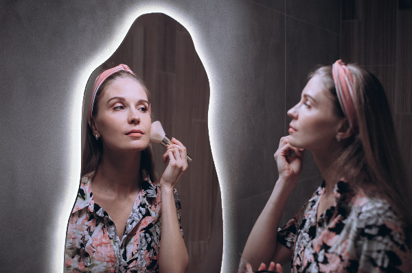 Onregelmatige spiegel met led moderne decoratie 40x80 cm