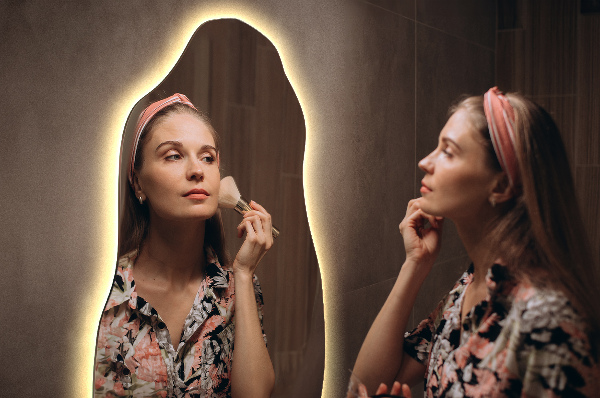 Onregelmatige spiegel met led moderne decoratie 40x80 cm