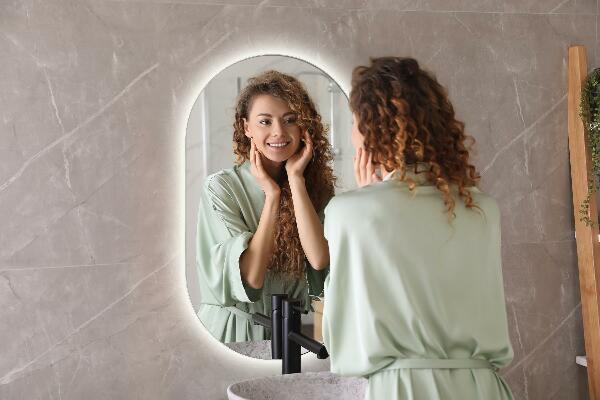 Ovale LED-badkamerspiegel 58x100 cm