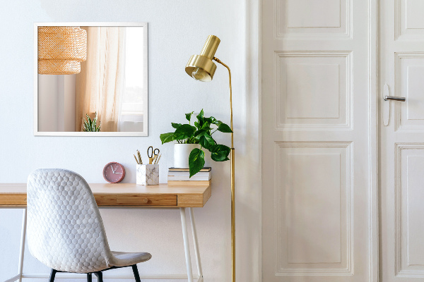 Rechthoekige spiegel met een wit frame 80x60 cm