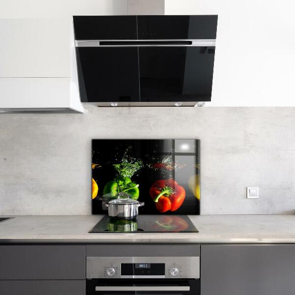 Keuken achterwand glas Kleurrijke paprika's onder water